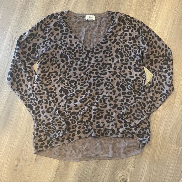 Old Navy Sweaters - Old Navy Leopard Print Sweater Size Medium